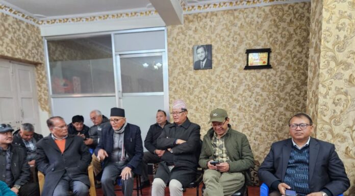 शेखर कोइरालाले गरे आफूनिकट नेताहरूसँग छलफल